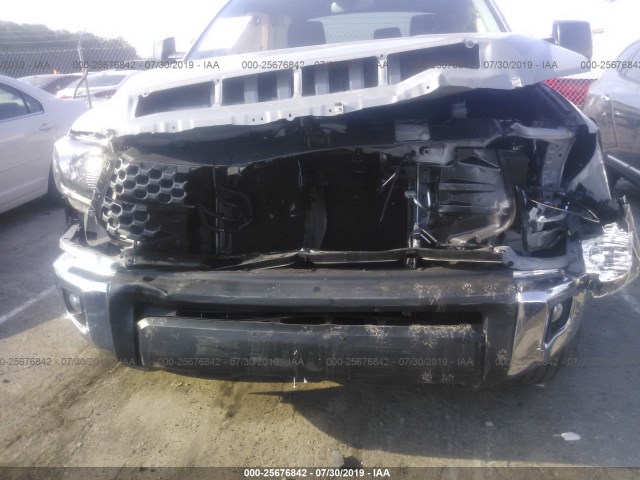 Photo 5 VIN: 5TFDW5F14JX742729 - TOYOTA TUNDRA 4WD 