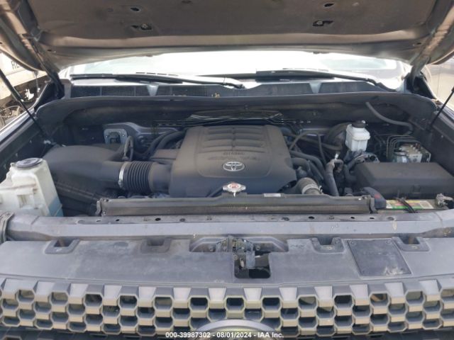 Photo 9 VIN: 5TFDW5F14JX767548 - TOYOTA TUNDRA 