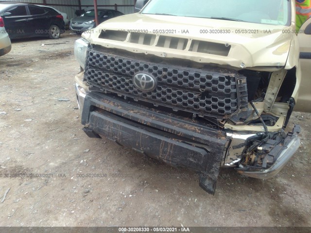 Photo 5 VIN: 5TFDW5F14KX830018 - TOYOTA TUNDRA 4WD 