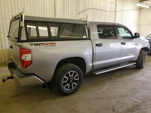 Photo 2 VIN: 5TFDW5F15JX749592 - TOYOTA TUNDRA 