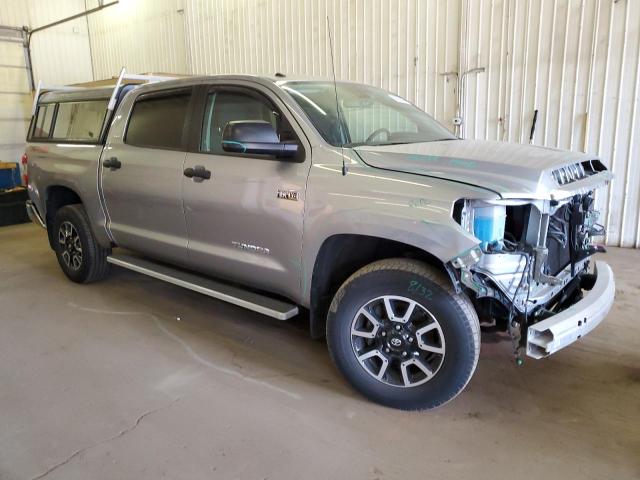 Photo 3 VIN: 5TFDW5F15JX749592 - TOYOTA TUNDRA 