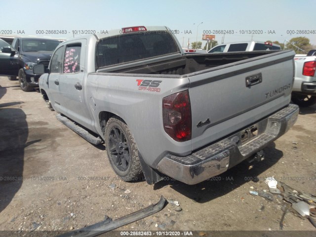 Photo 2 VIN: 5TFDW5F15JX752458 - TOYOTA TUNDRA 4WD 