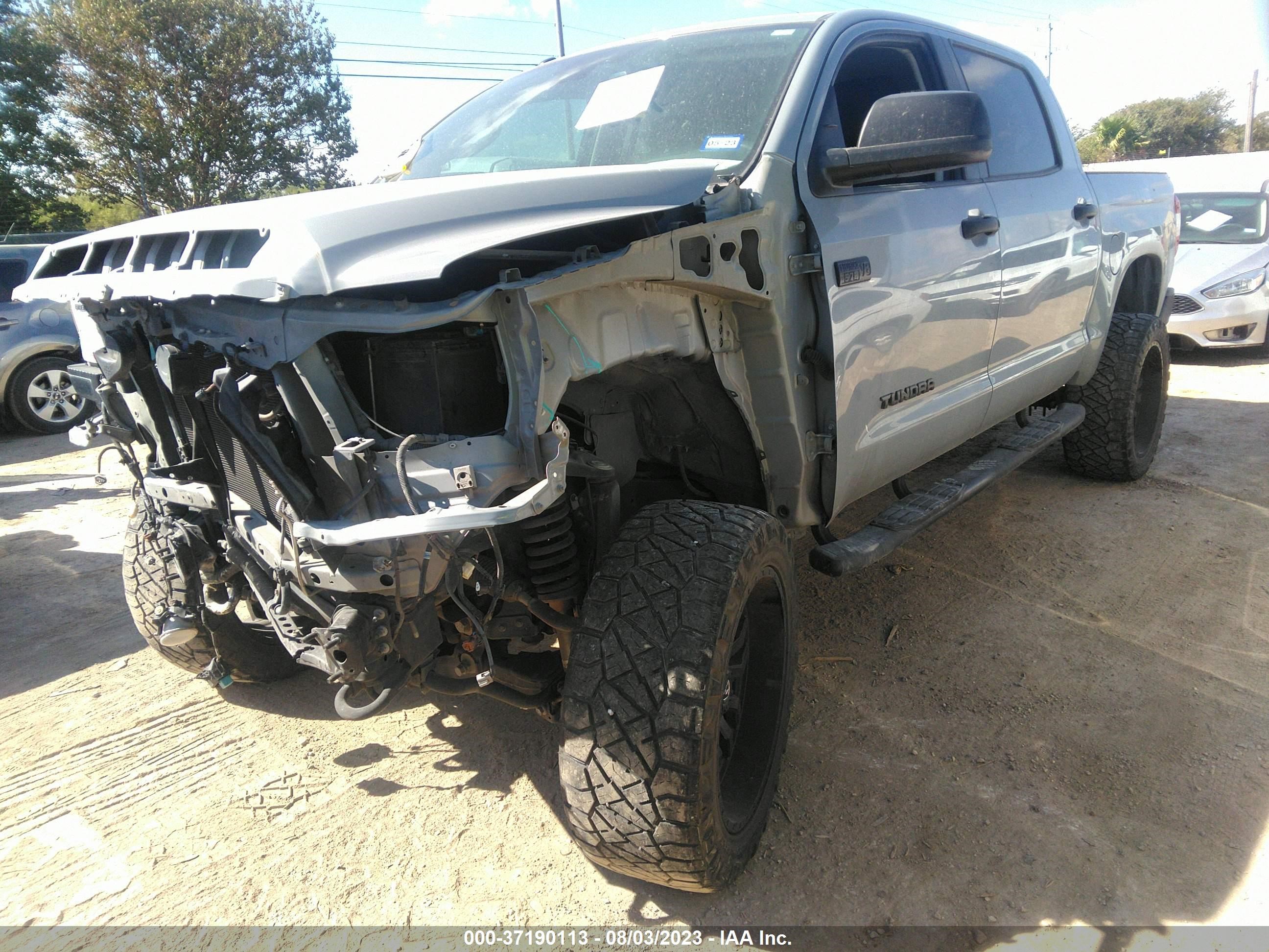 Photo 1 VIN: 5TFDW5F15KX841772 - TOYOTA TUNDRA 