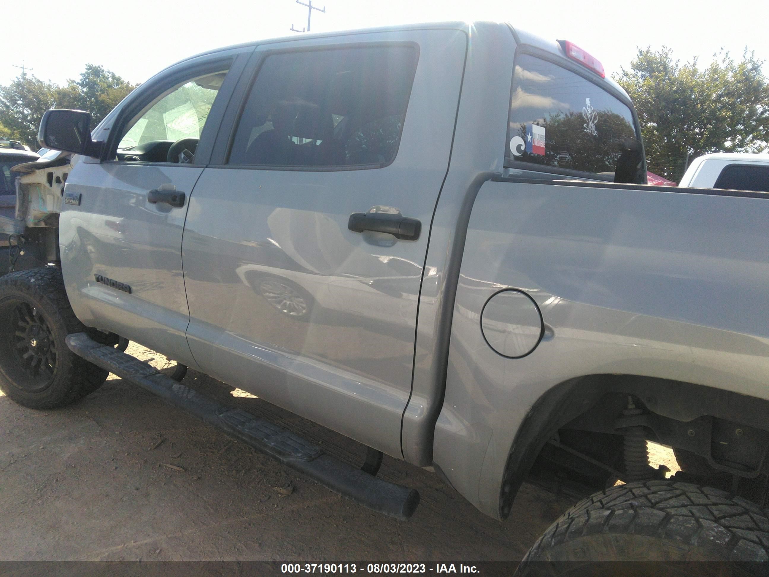 Photo 14 VIN: 5TFDW5F15KX841772 - TOYOTA TUNDRA 