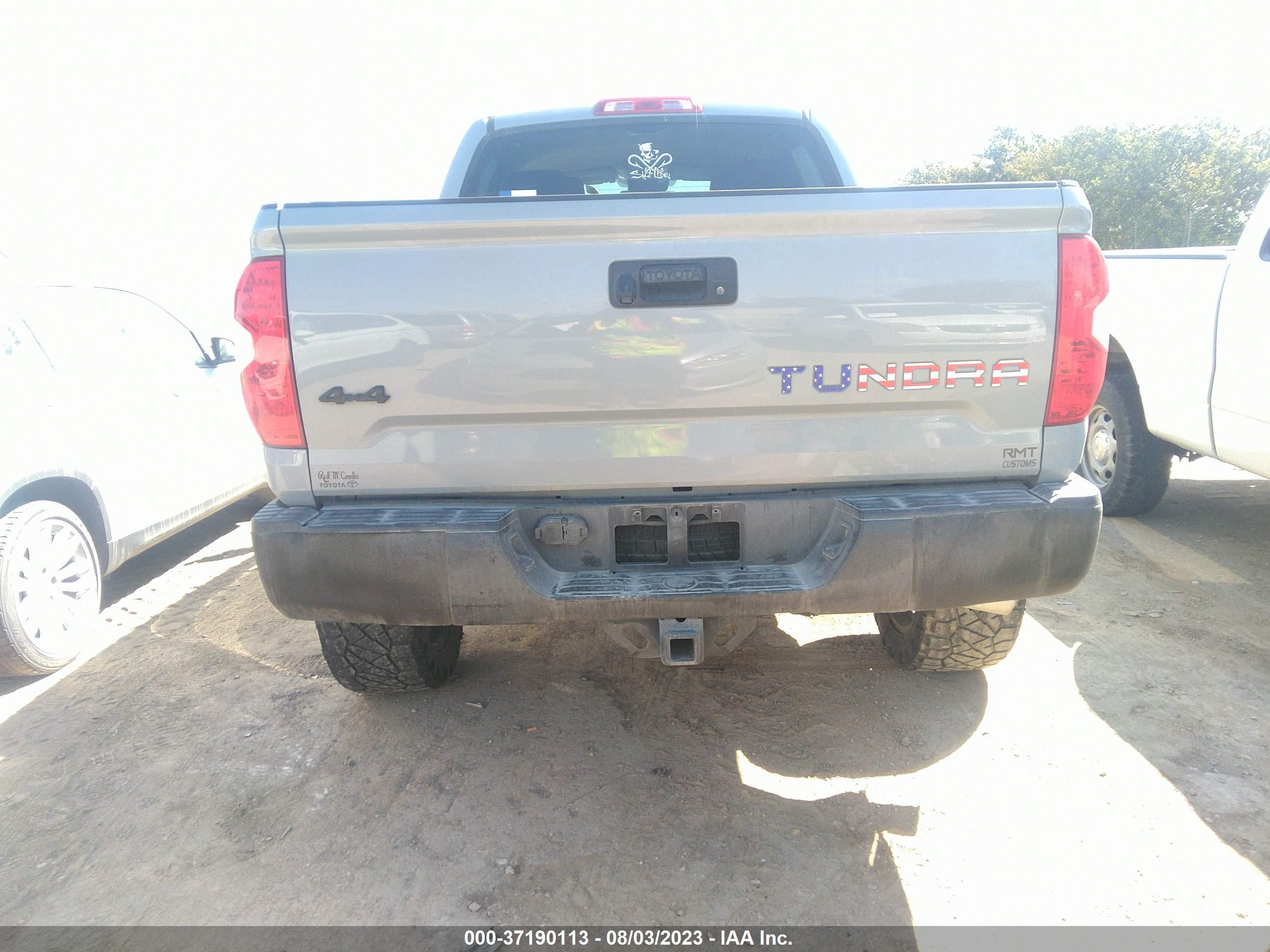 Photo 16 VIN: 5TFDW5F15KX841772 - TOYOTA TUNDRA 