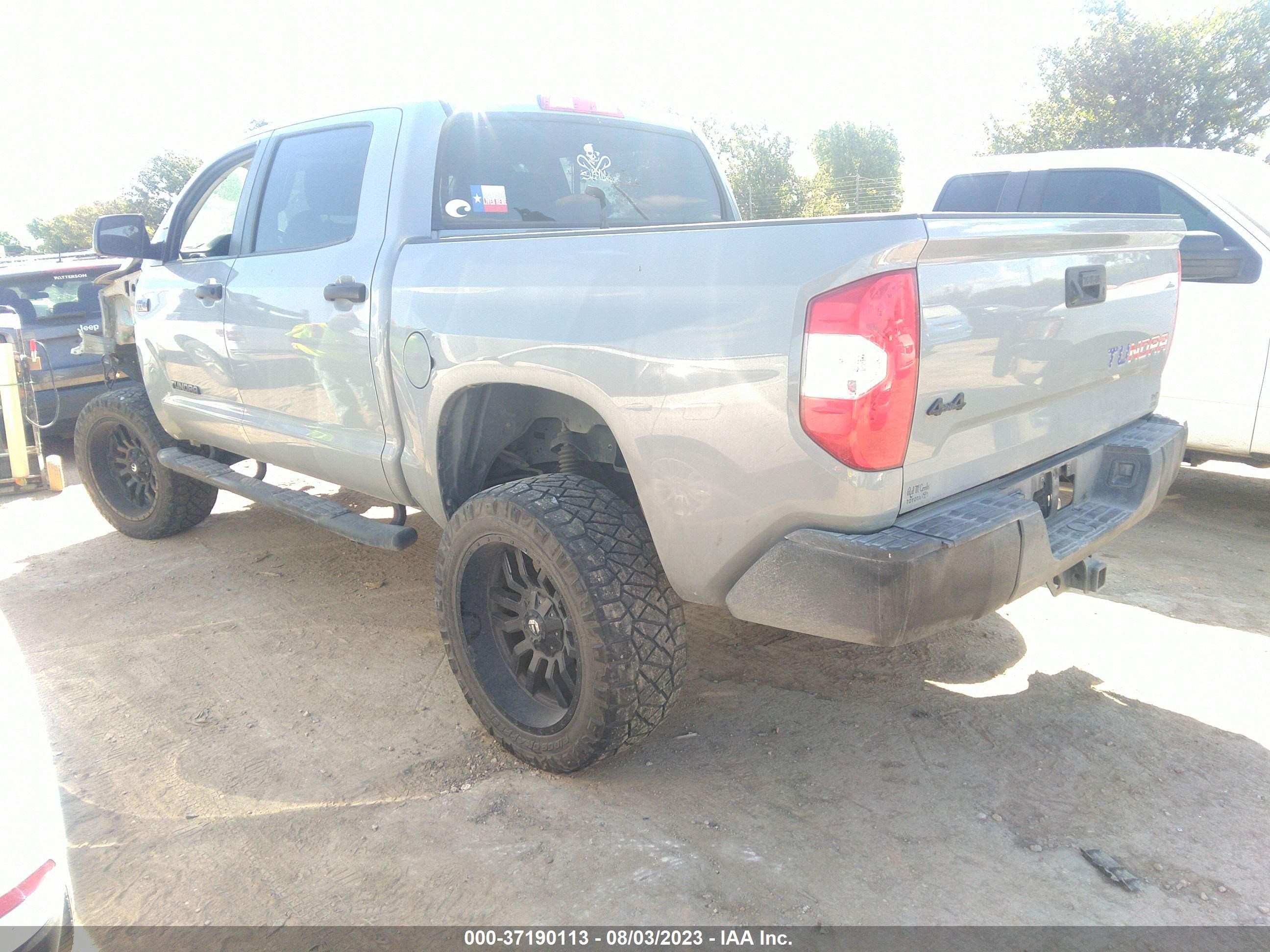 Photo 2 VIN: 5TFDW5F15KX841772 - TOYOTA TUNDRA 