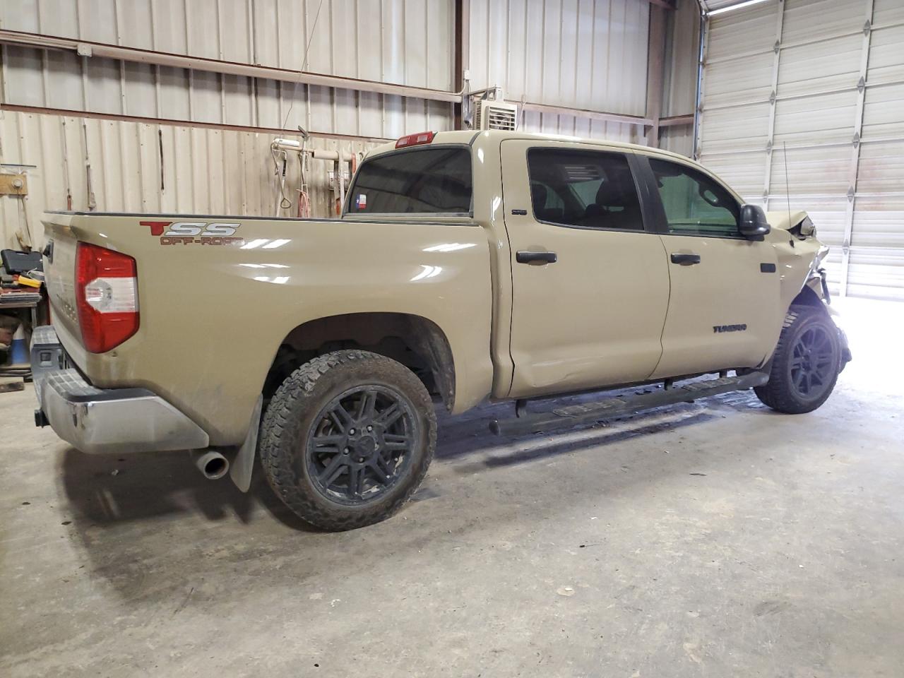 Photo 2 VIN: 5TFDW5F15KX864338 - TOYOTA TUNDRA 