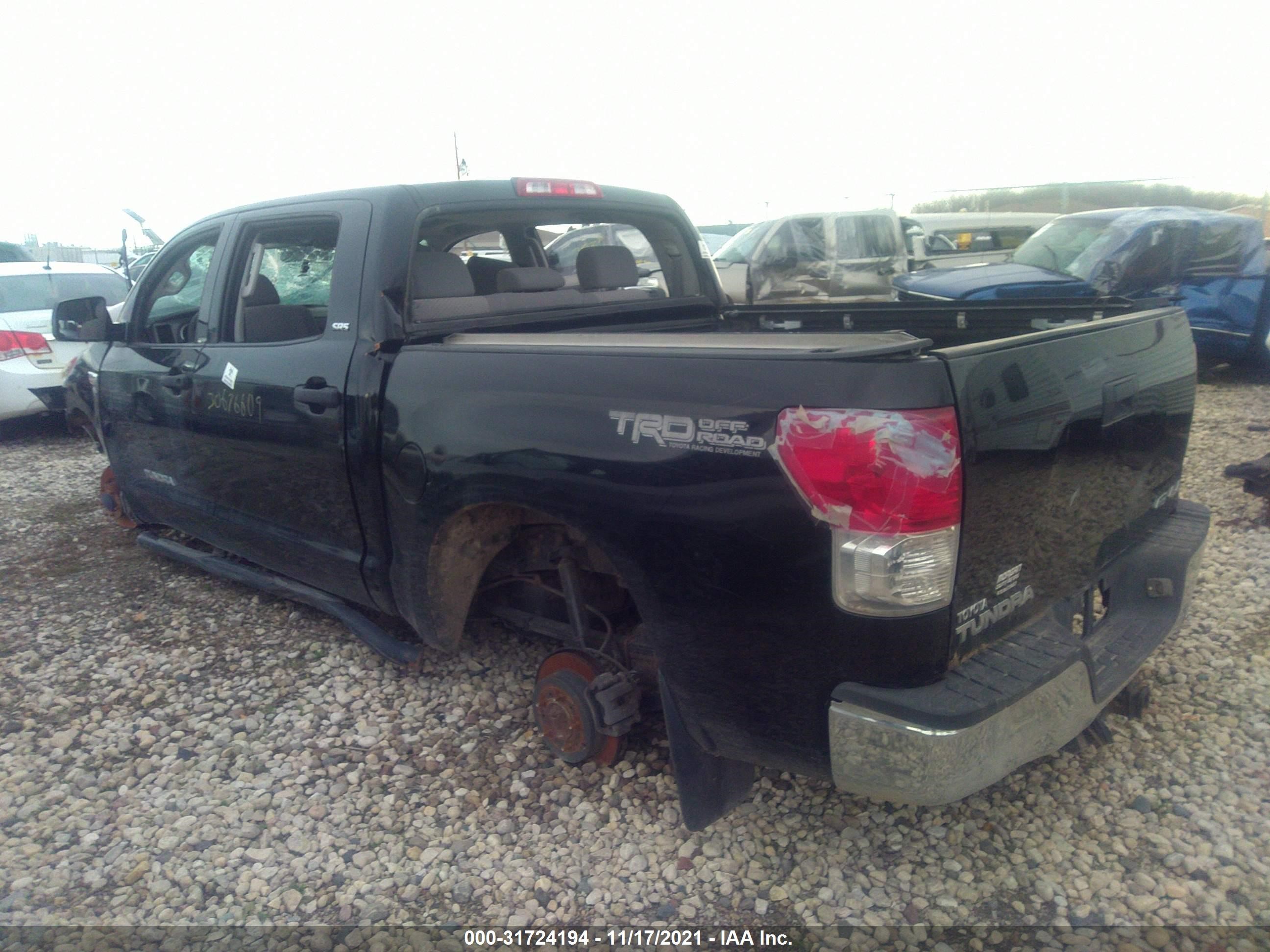 Photo 2 VIN: 5TFDW5F16AX156470 - TOYOTA TUNDRA 