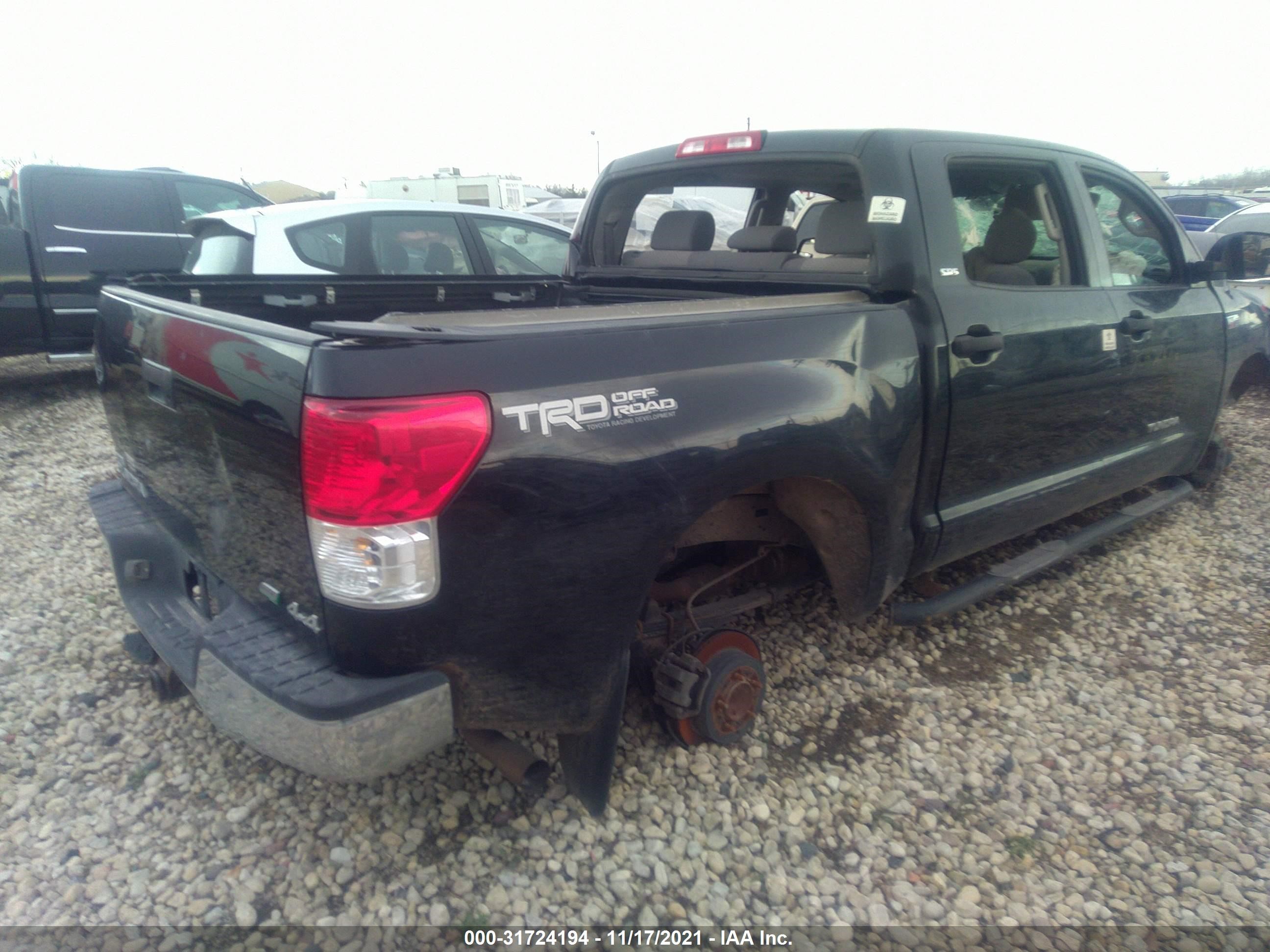 Photo 3 VIN: 5TFDW5F16AX156470 - TOYOTA TUNDRA 