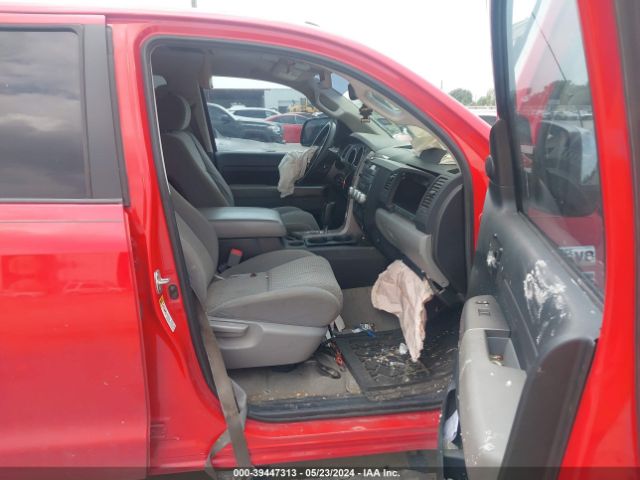 Photo 4 VIN: 5TFDW5F16BX205068 - TOYOTA TUNDRA 