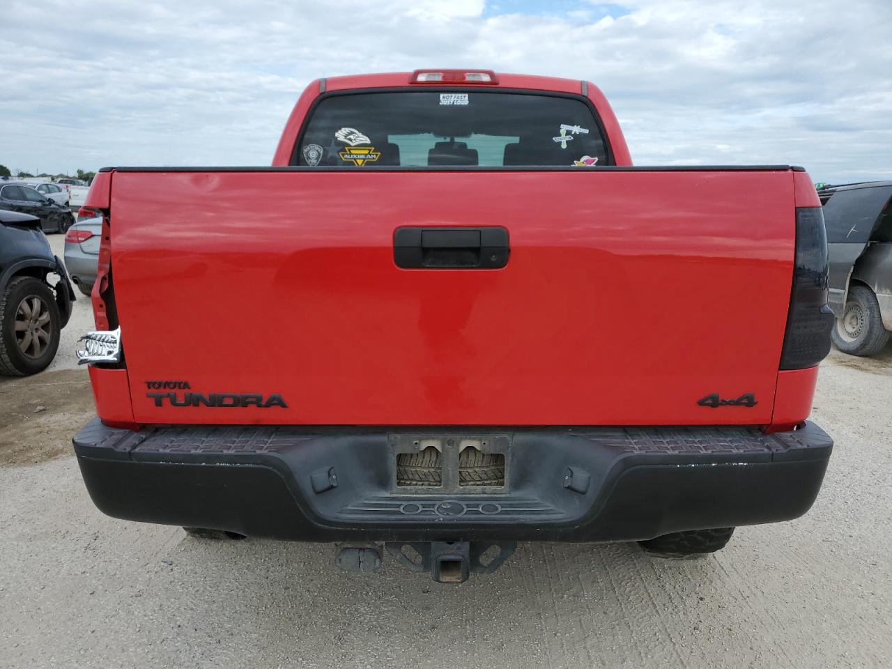 Photo 5 VIN: 5TFDW5F17AX136003 - TOYOTA TUNDRA 