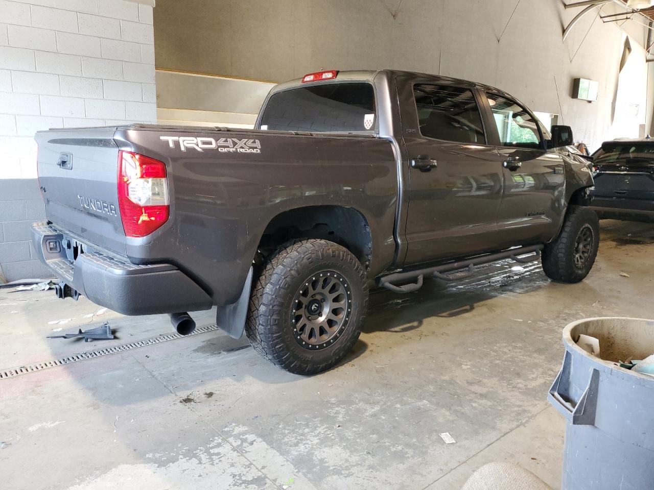 Photo 2 VIN: 5TFDW5F17FX489753 - TOYOTA TUNDRA 