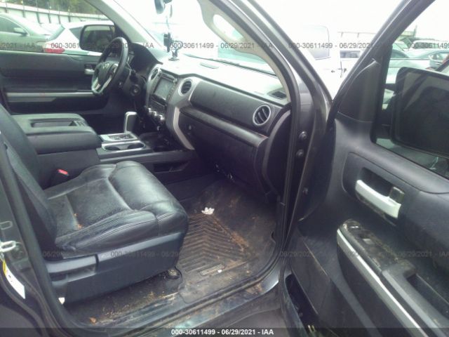 Photo 4 VIN: 5TFDW5F17GX498714 - TOYOTA TUNDRA 4WD TRUCK 