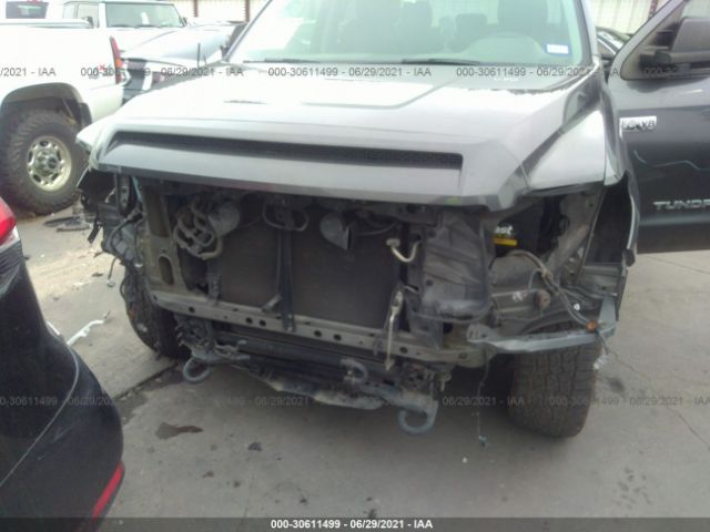 Photo 5 VIN: 5TFDW5F17GX498714 - TOYOTA TUNDRA 4WD TRUCK 