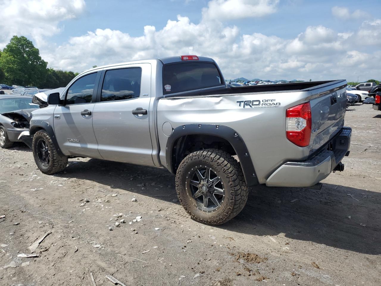 Photo 1 VIN: 5TFDW5F17HX640903 - TOYOTA TUNDRA 