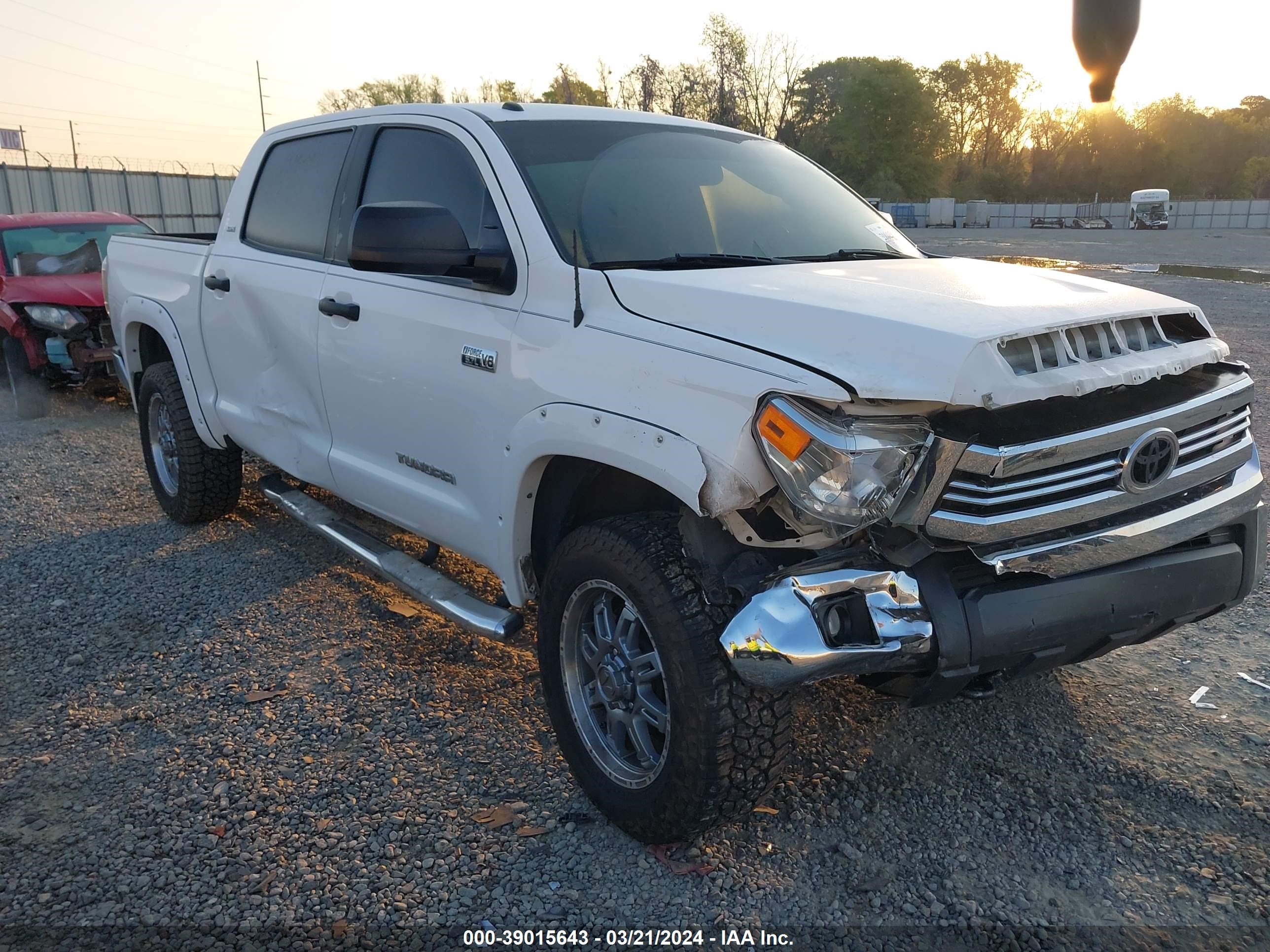 Photo 5 VIN: 5TFDW5F17HX665011 - TOYOTA TUNDRA 