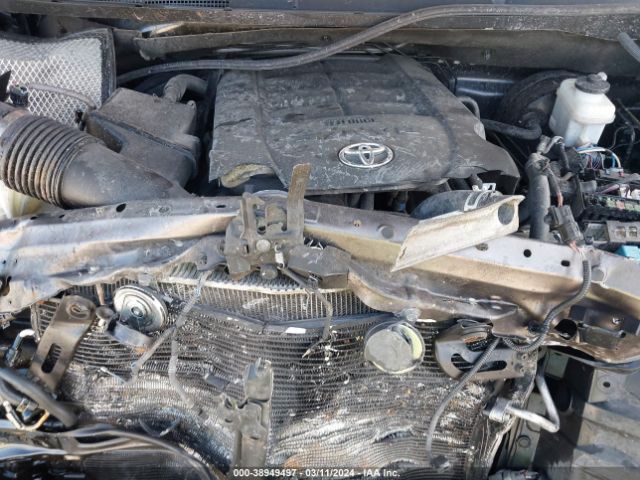 Photo 9 VIN: 5TFDW5F17JX685863 - TOYOTA TUNDRA 