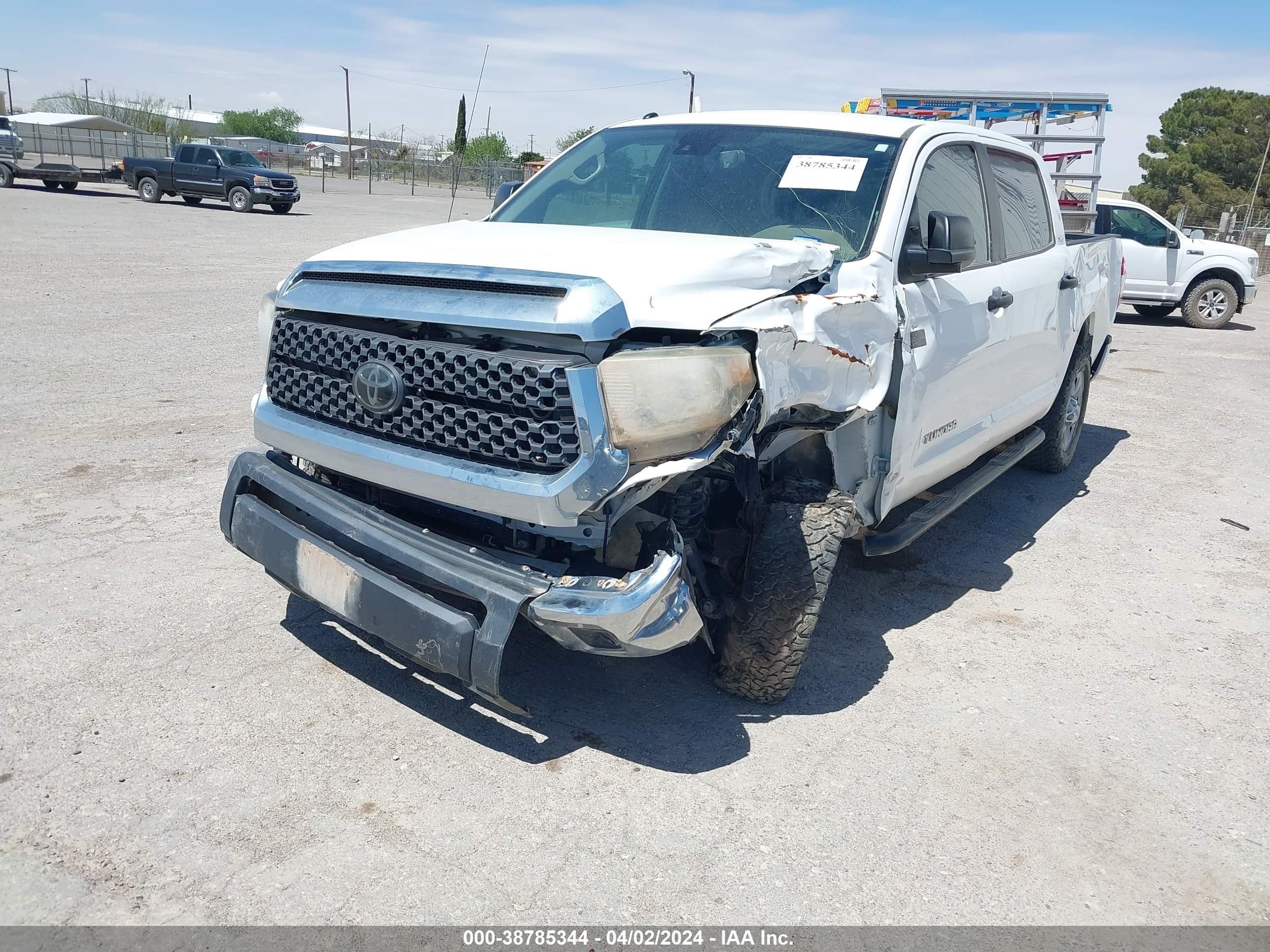 Photo 1 VIN: 5TFDW5F17JX767706 - TOYOTA TUNDRA 