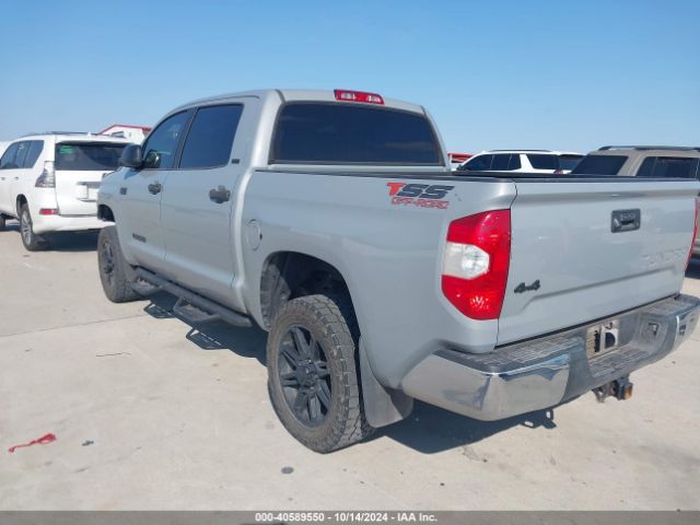 Photo 2 VIN: 5TFDW5F17JX769066 - TOYOTA TUNDRA 