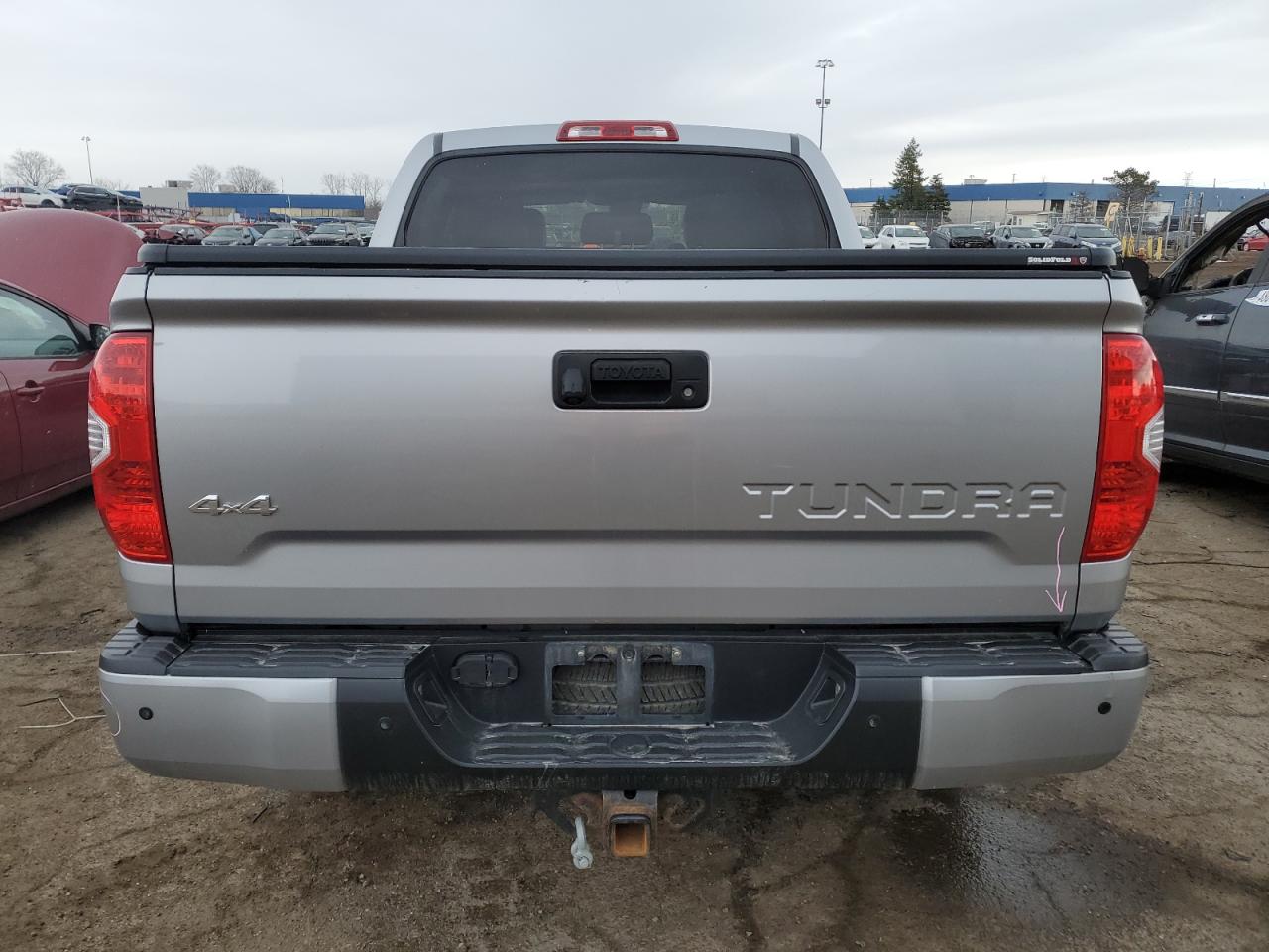 Photo 5 VIN: 5TFDW5F17JX775126 - TOYOTA TUNDRA 