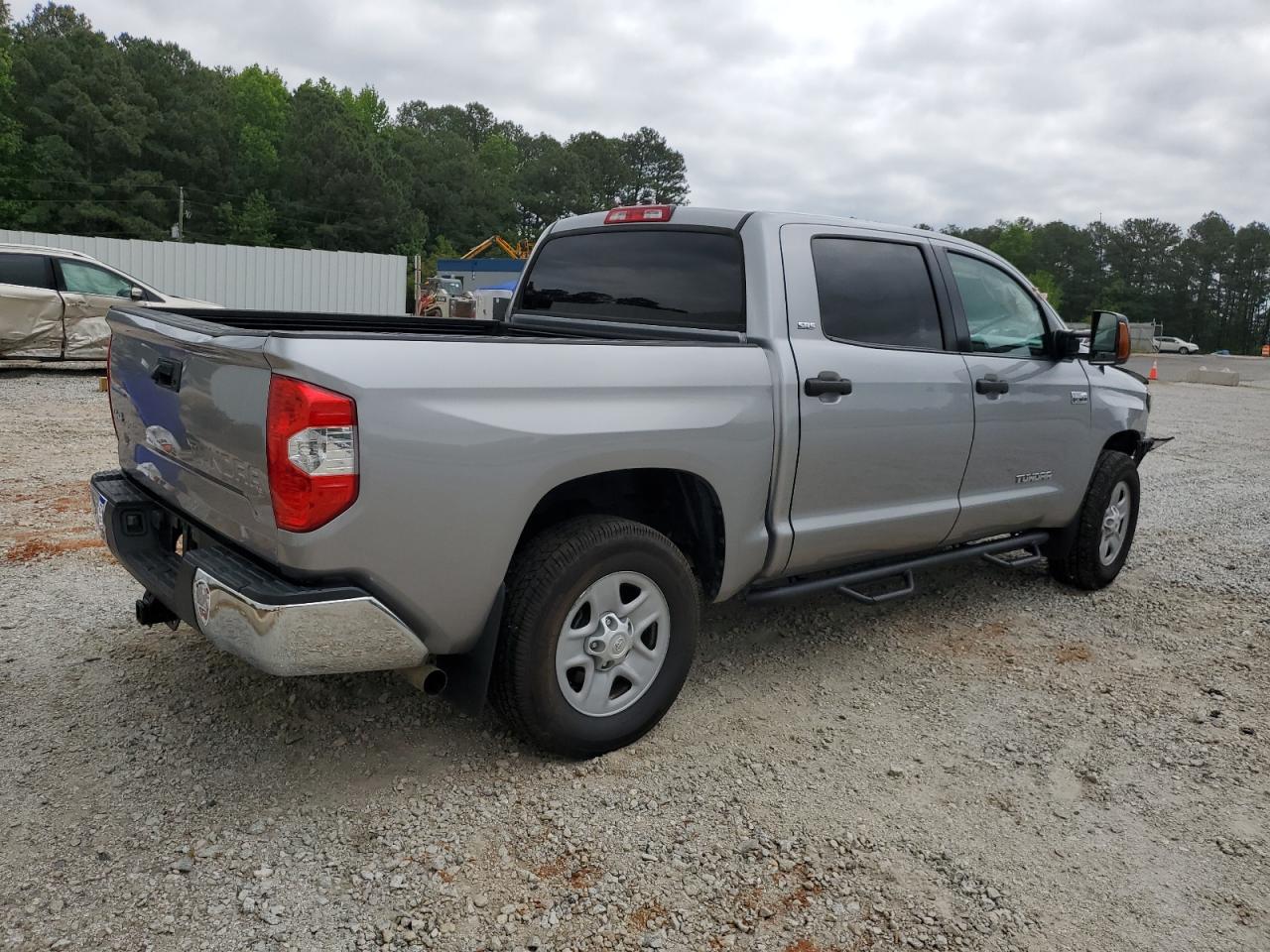 Photo 2 VIN: 5TFDW5F17KX810975 - TOYOTA TUNDRA 