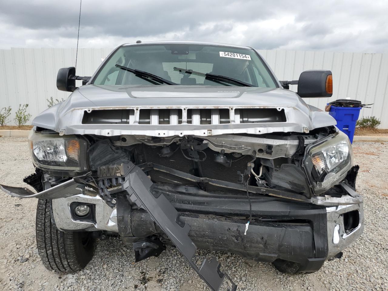 Photo 4 VIN: 5TFDW5F17KX810975 - TOYOTA TUNDRA 