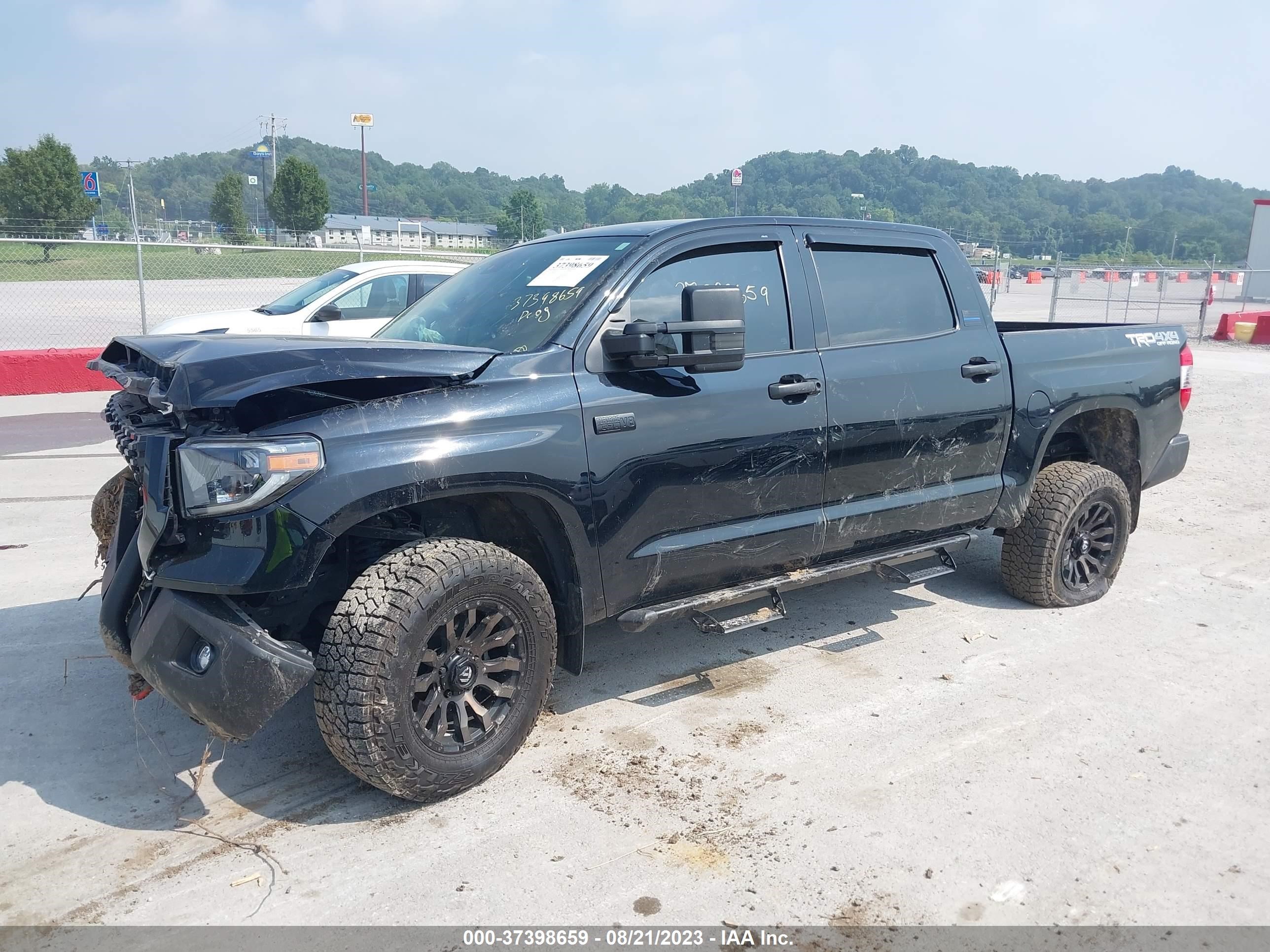 Photo 1 VIN: 5TFDW5F17KX836797 - TOYOTA TUNDRA 