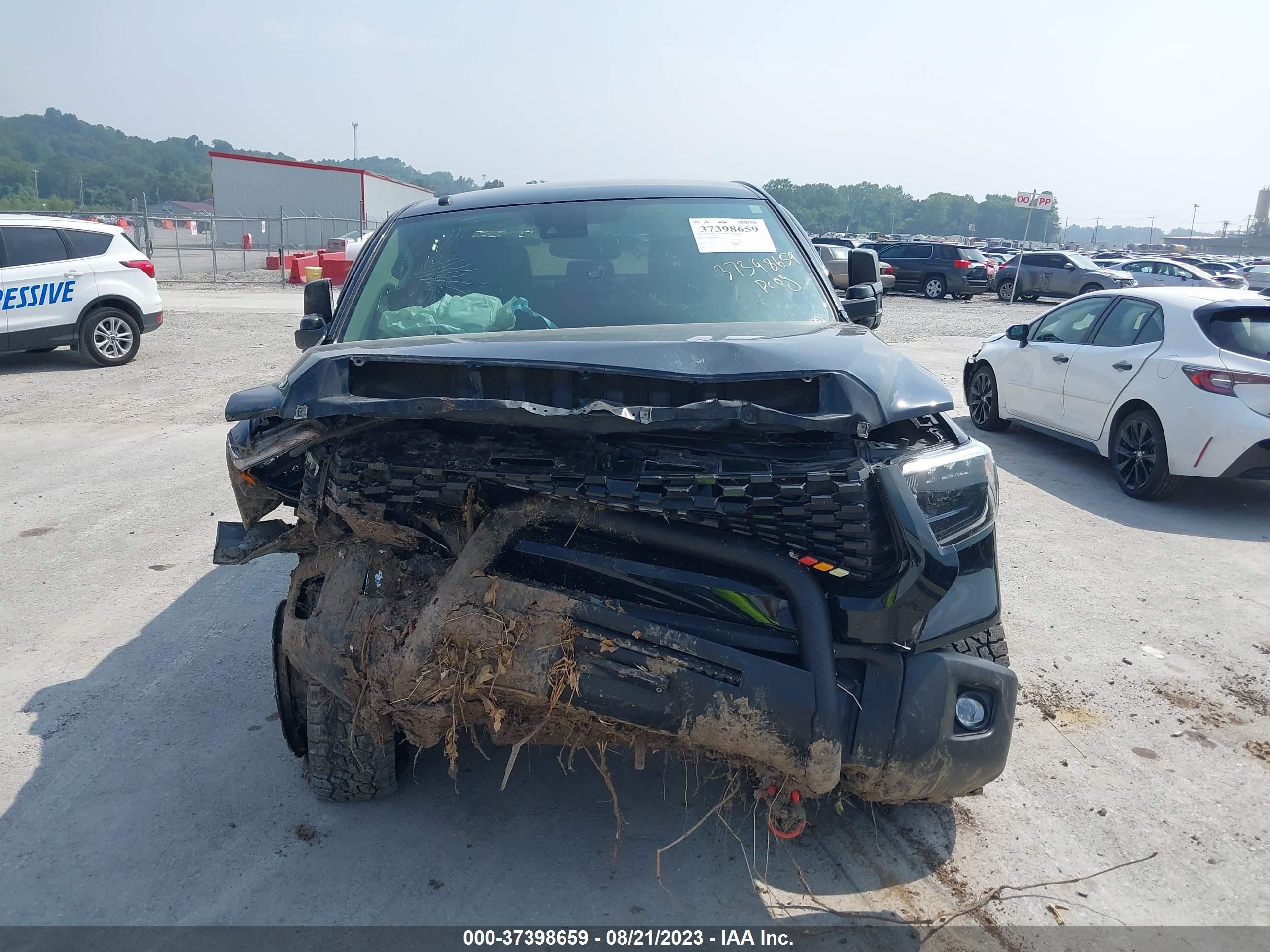 Photo 11 VIN: 5TFDW5F17KX836797 - TOYOTA TUNDRA 