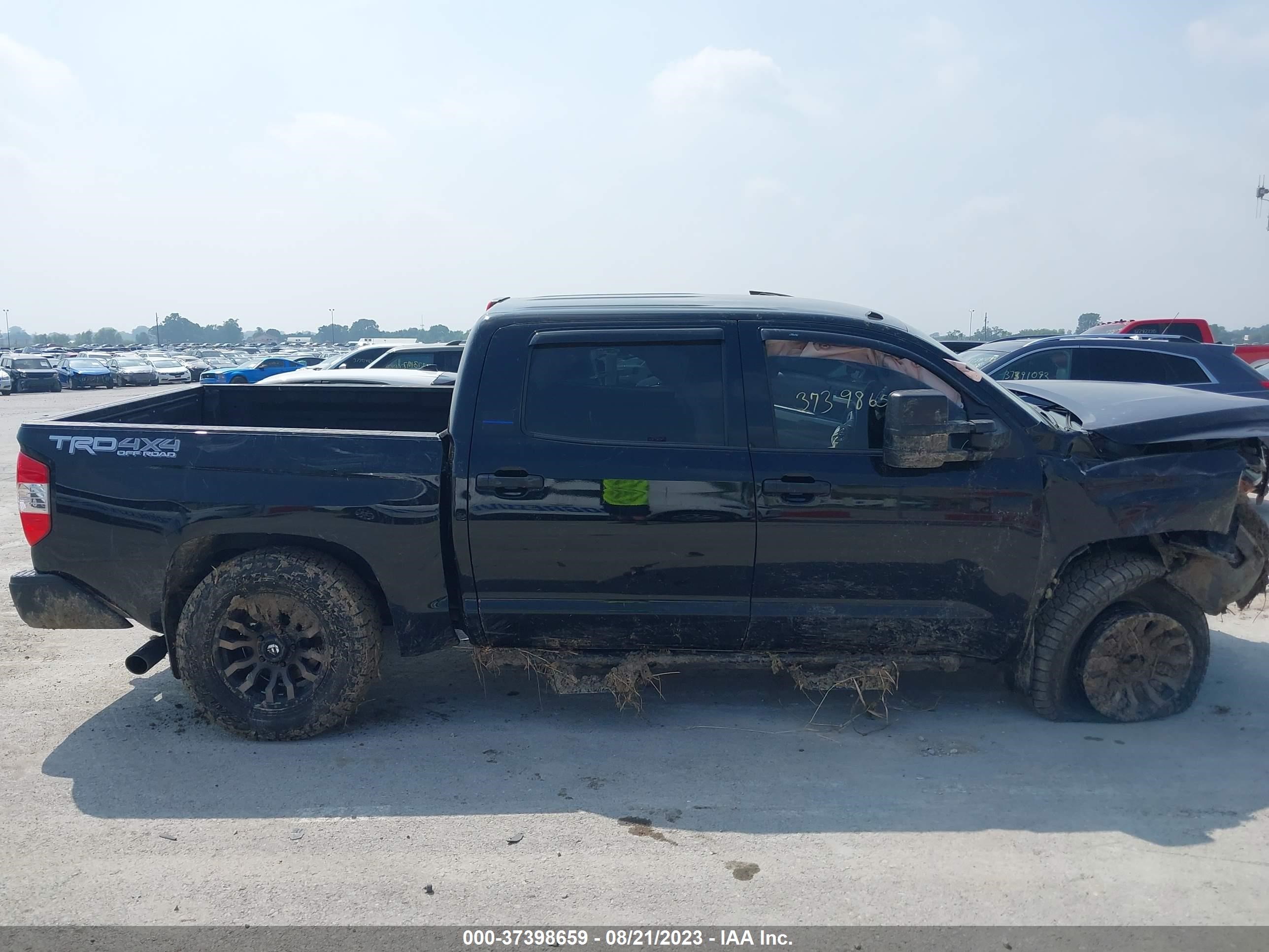 Photo 12 VIN: 5TFDW5F17KX836797 - TOYOTA TUNDRA 