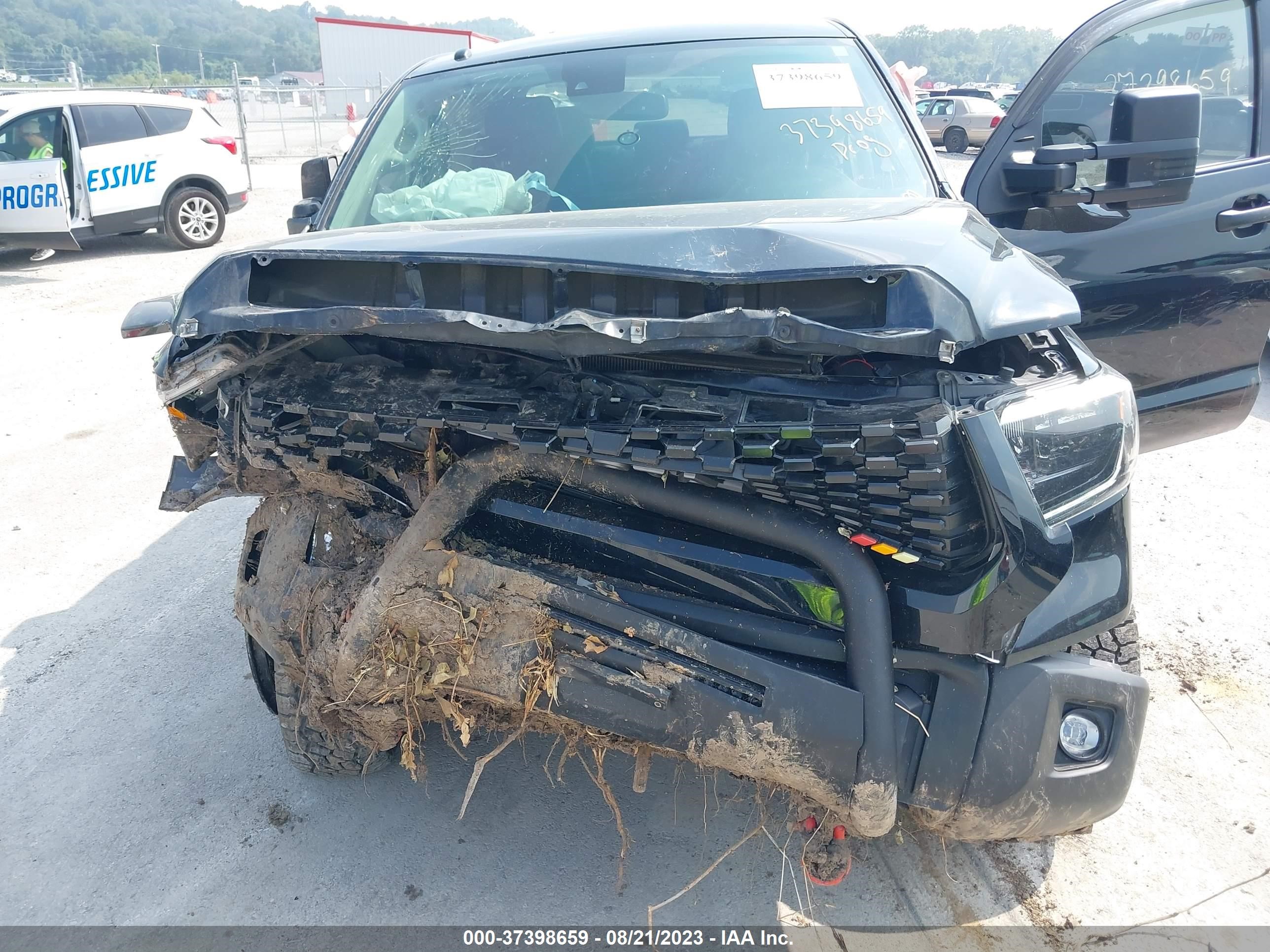 Photo 5 VIN: 5TFDW5F17KX836797 - TOYOTA TUNDRA 