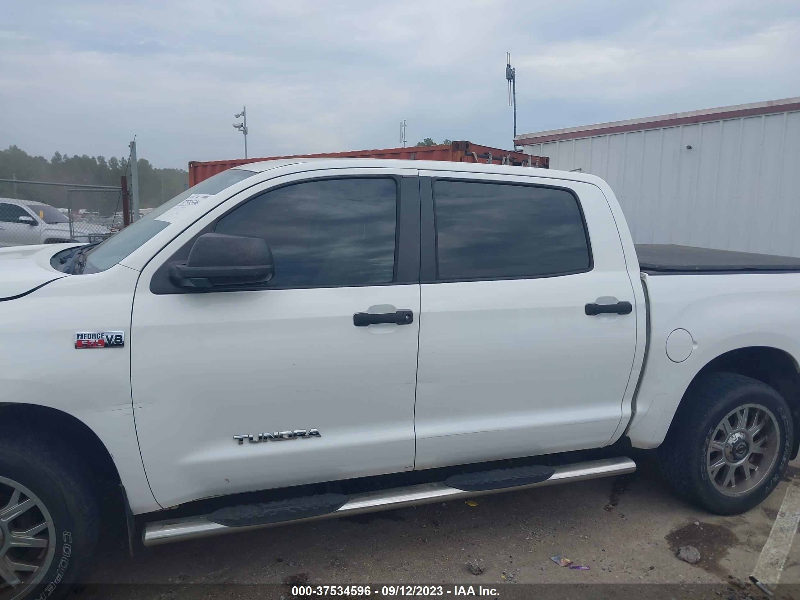 Photo 14 VIN: 5TFDW5F18BX209414 - TOYOTA TUNDRA 