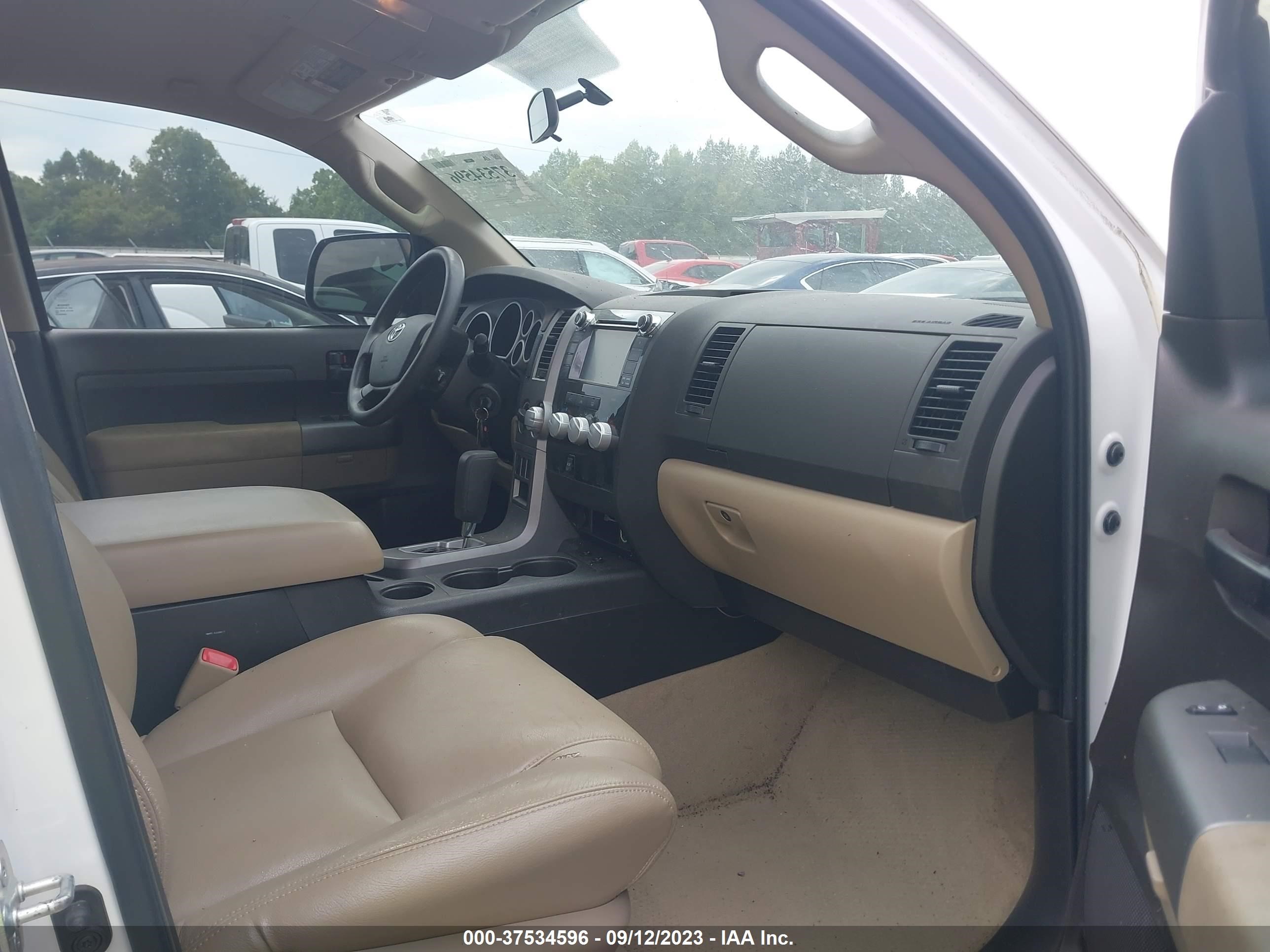 Photo 4 VIN: 5TFDW5F18BX209414 - TOYOTA TUNDRA 