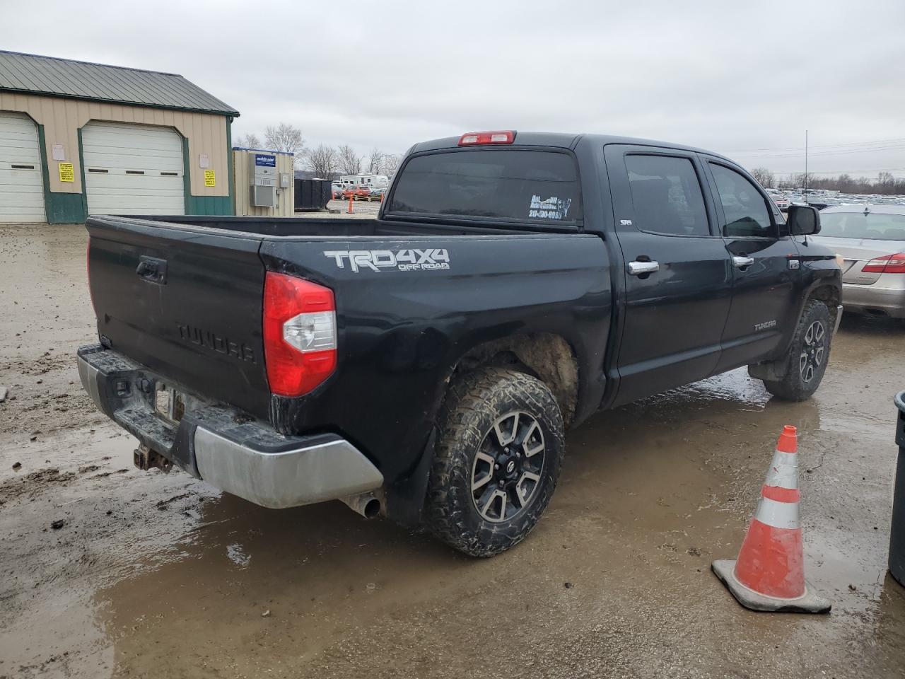 Photo 2 VIN: 5TFDW5F18FX442831 - TOYOTA TUNDRA 