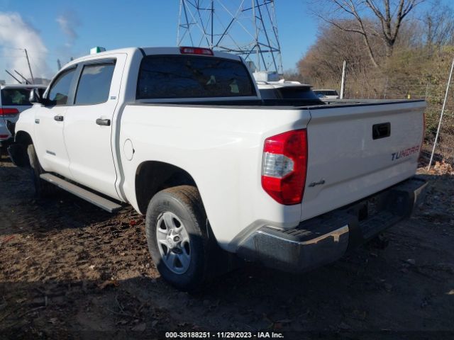 Photo 2 VIN: 5TFDW5F18JX685113 - TOYOTA TUNDRA 