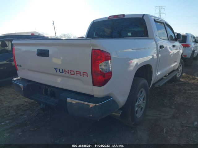 Photo 3 VIN: 5TFDW5F18JX685113 - TOYOTA TUNDRA 