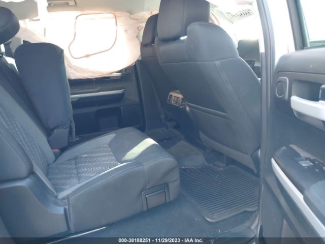 Photo 7 VIN: 5TFDW5F18JX685113 - TOYOTA TUNDRA 