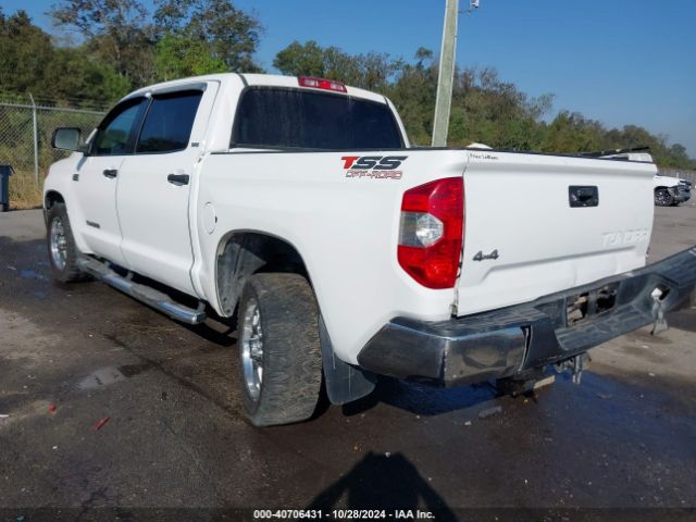 Photo 2 VIN: 5TFDW5F18JX695754 - TOYOTA TUNDRA 