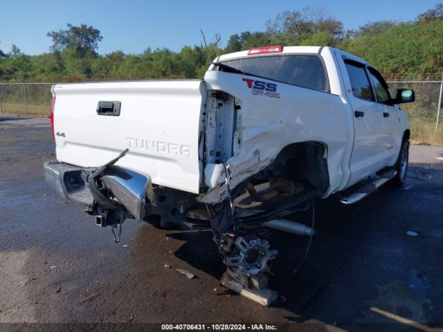 Photo 3 VIN: 5TFDW5F18JX695754 - TOYOTA TUNDRA 