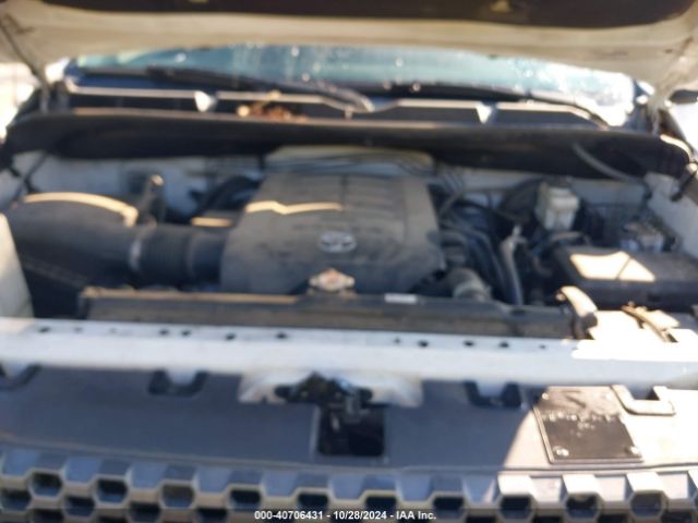 Photo 9 VIN: 5TFDW5F18JX695754 - TOYOTA TUNDRA 