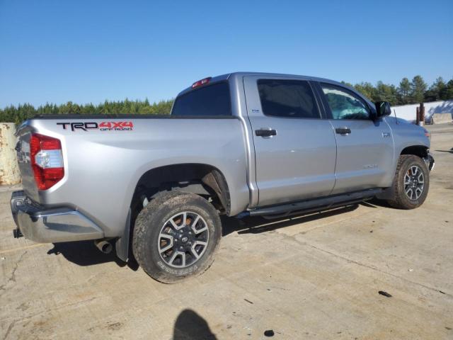 Photo 2 VIN: 5TFDW5F18JX711810 - TOYOTA TUNDRA 