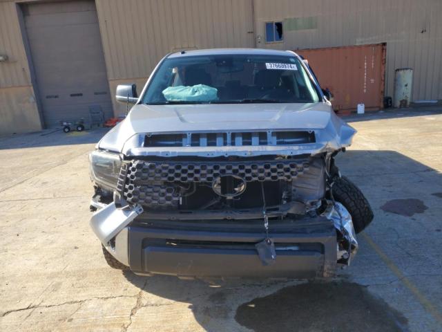 Photo 4 VIN: 5TFDW5F18JX711810 - TOYOTA TUNDRA 