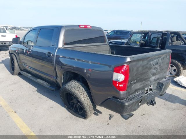 Photo 2 VIN: 5TFDW5F18JX747514 - TOYOTA TUNDRA 