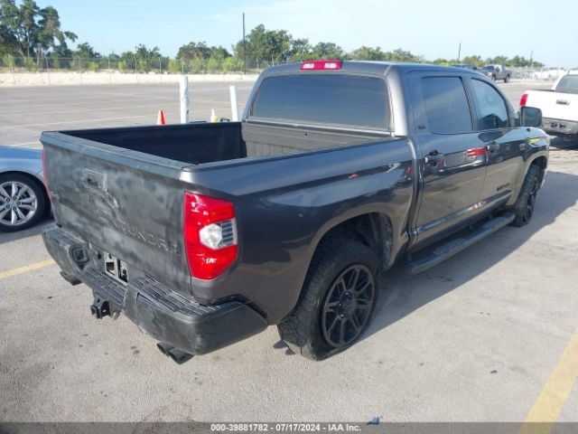 Photo 3 VIN: 5TFDW5F18JX747514 - TOYOTA TUNDRA 