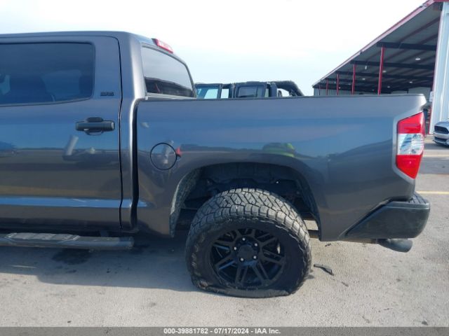 Photo 5 VIN: 5TFDW5F18JX747514 - TOYOTA TUNDRA 