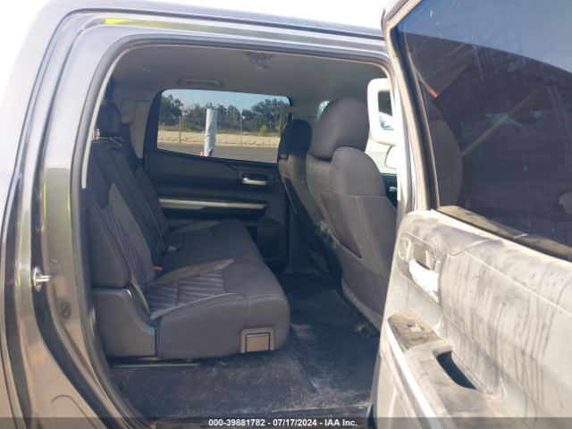 Photo 7 VIN: 5TFDW5F18JX747514 - TOYOTA TUNDRA 