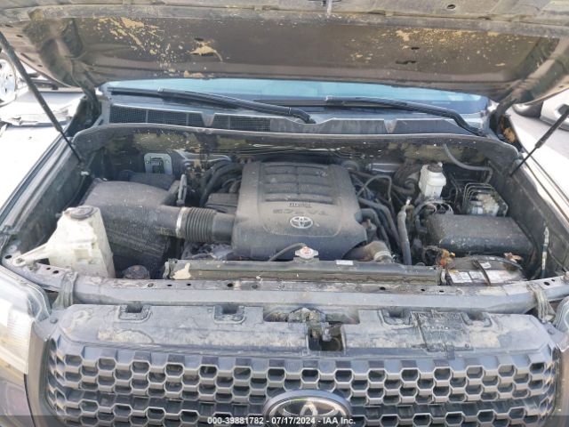 Photo 9 VIN: 5TFDW5F18JX747514 - TOYOTA TUNDRA 