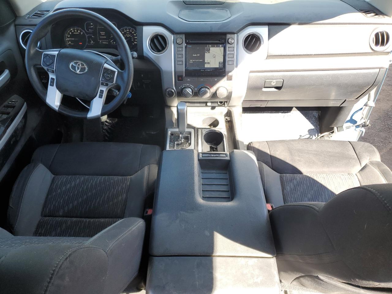 Photo 7 VIN: 5TFDW5F18KX818079 - TOYOTA TUNDRA 