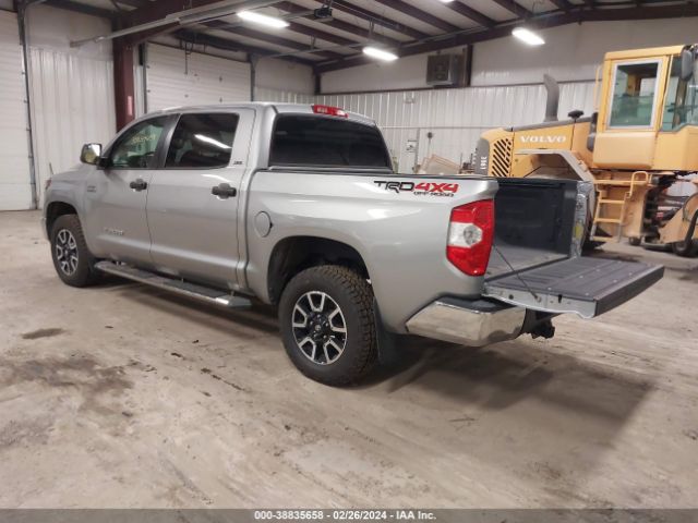 Photo 2 VIN: 5TFDW5F18KX829664 - TOYOTA TUNDRA 