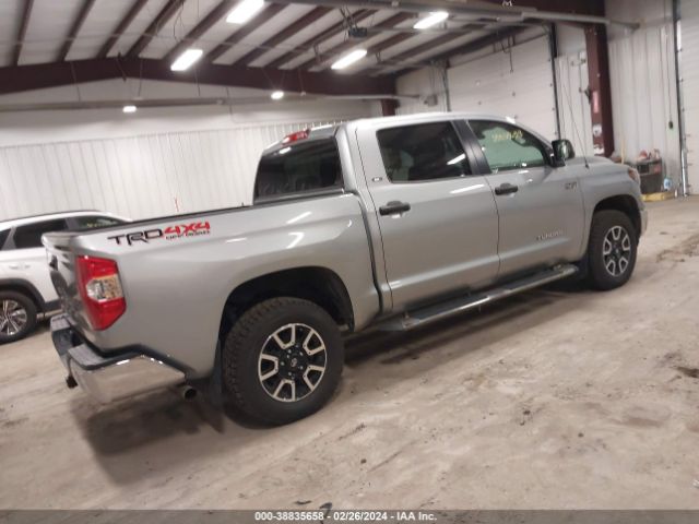 Photo 3 VIN: 5TFDW5F18KX829664 - TOYOTA TUNDRA 