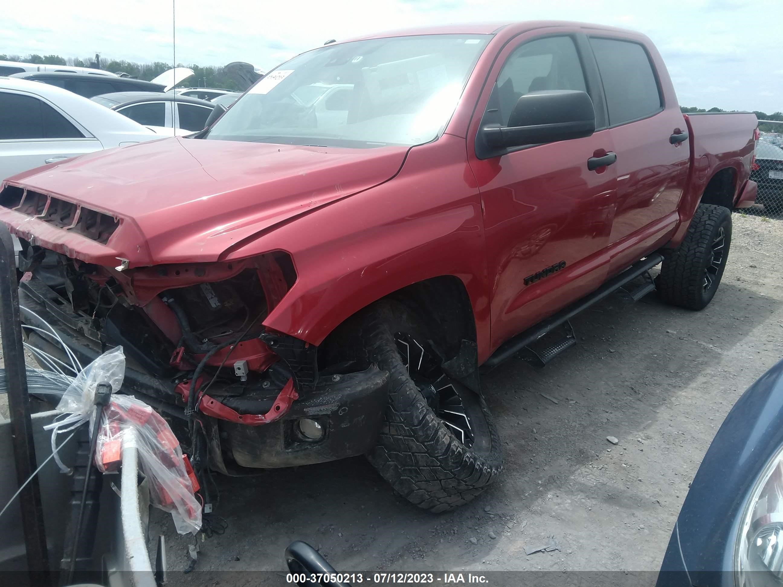 Photo 1 VIN: 5TFDW5F18KX848585 - TOYOTA TUNDRA 